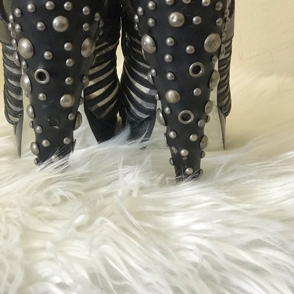 🚨 Booties Alert 🚨 - Picture 4 of 4